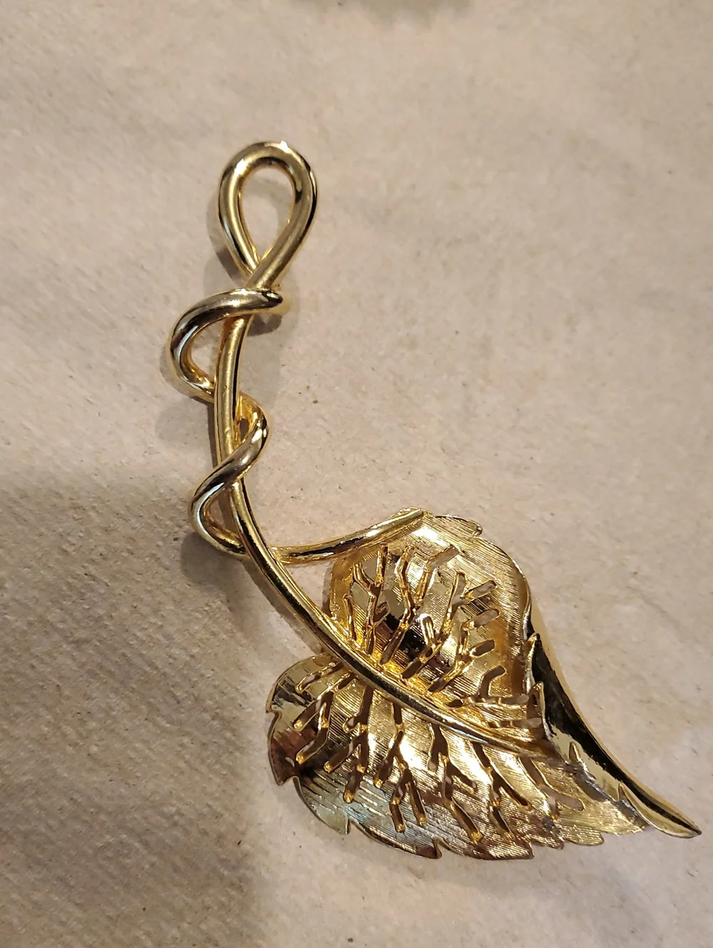 Gold Leaf Motif Women’s Brooch - Elegant Gold Tone